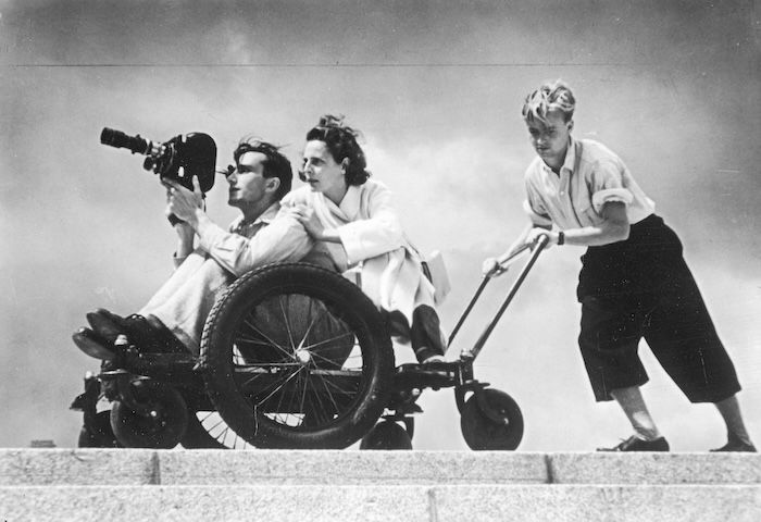 Leni Riefenstahl shooting Olimpia, 1936. Narodowe Archiwum Cyfrowe. Public Domain.